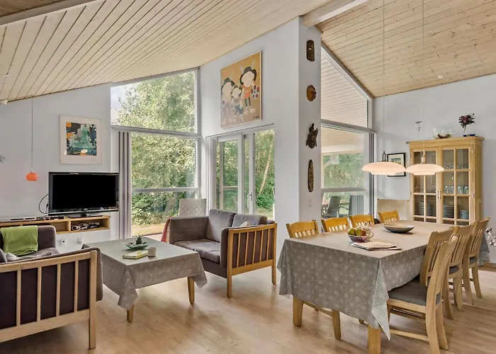 3 Bedroom Gorgeous In Σπίτι διακοπών *